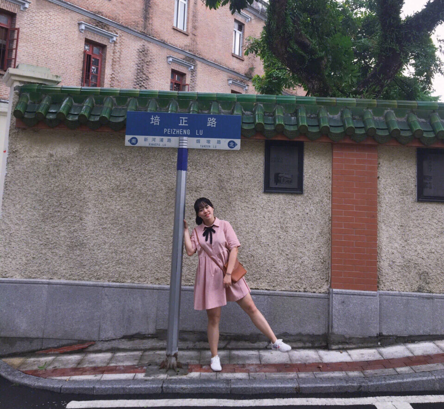因为 胖女人想要穿的好看，不要再遮肉了，谨记这四点，不仅时髦还显瘦
