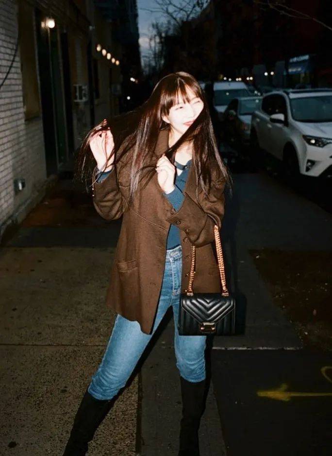 上半身 女星蒋欣瘦成Lisa 2.0？！到底什么情况呀…