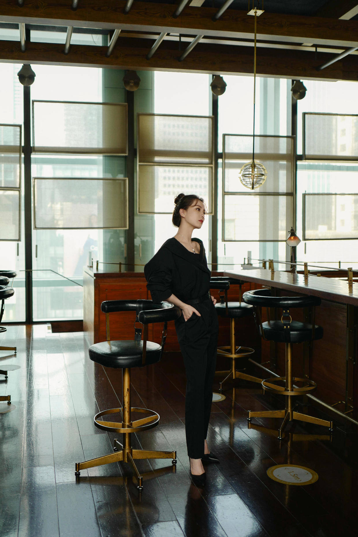 黑色 有一种酷飒叫刘诗诗穿黑色套装，明明很普通，依然被她穿出高级感