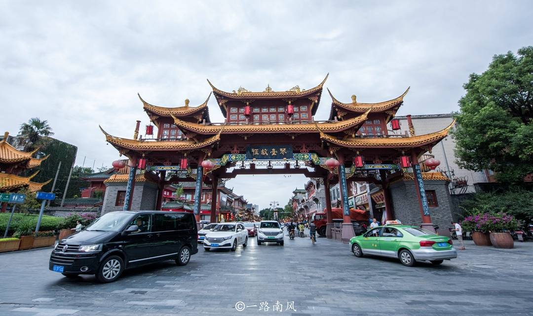 冷清|成都冷清但有特色的古街，建筑物都是仿造的，外地游客知之甚少