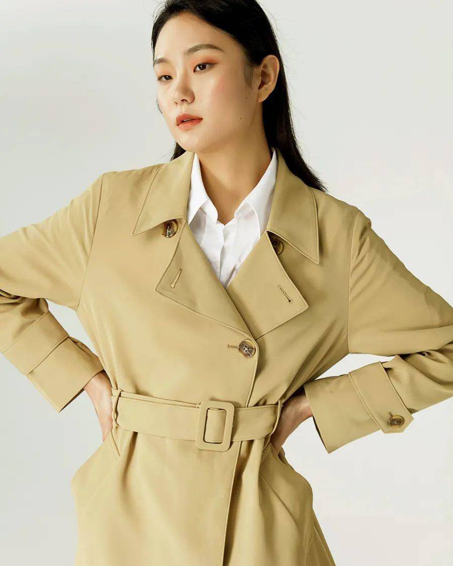 网络 秋天的第一件卡其色风衣，经典、显瘦、高级