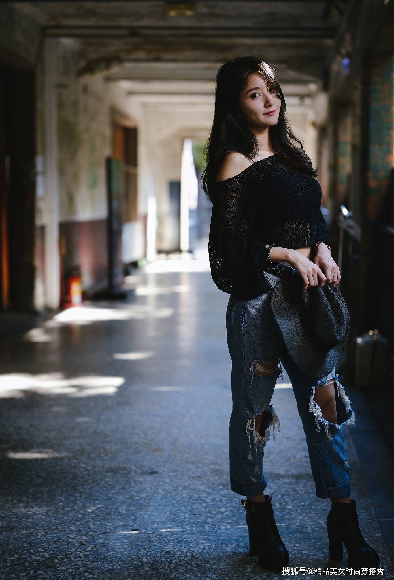破洞牛仔裤帅酷时尚又吸睛抢镜轻松变身酷女郎