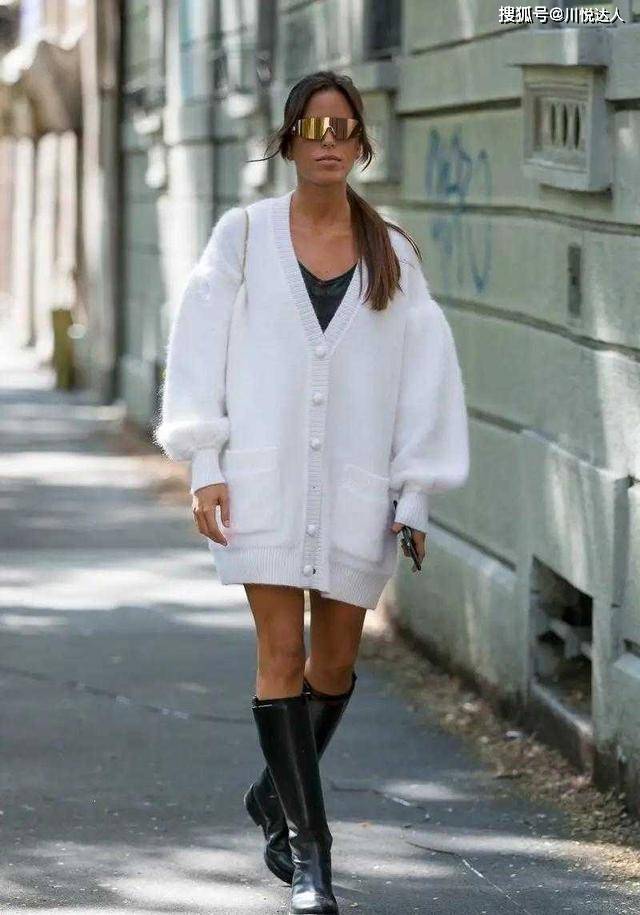 身材 41岁陈乔恩哪像中年妇女,穿卡其色开衫配牛仔裤,说25岁都信