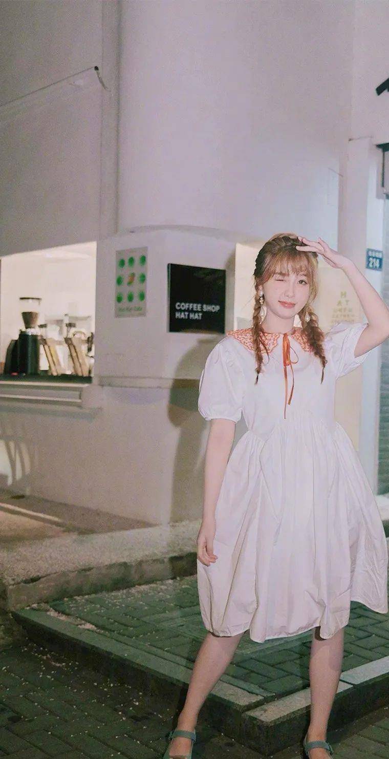 女明星 组图｜虞书欣：复古洋娃娃造型