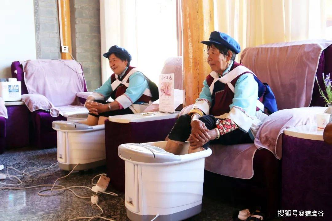 猎鹰谷开展健康惠民系列活动_丽江