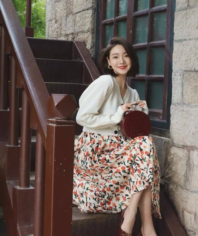 下半身 小个子女生秋冬如何穿出女人味？芥末黄打底衫搭配阔腿裤，超好看