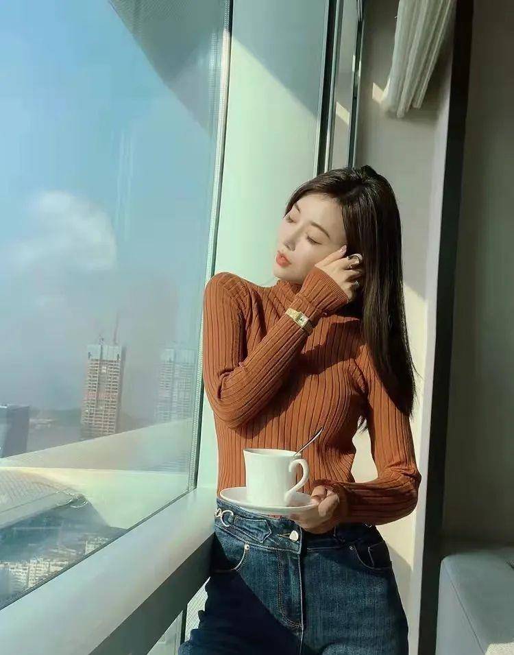 颜色 穿堆堆领的女人，看起来就不一般。赫本、梦露皆是如此。