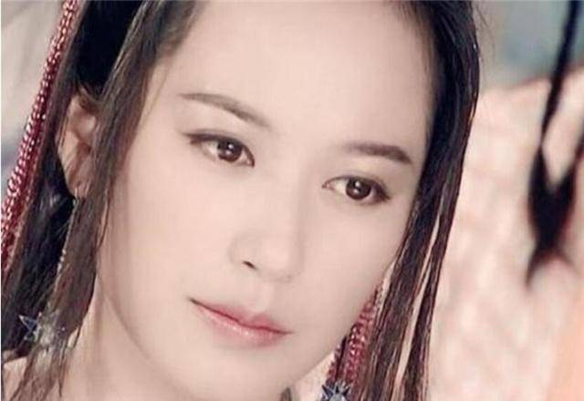 俞飞鸿50岁的俞飞鸿，无惧年龄，大妈的年纪，少女的身材，怎么做到的？
