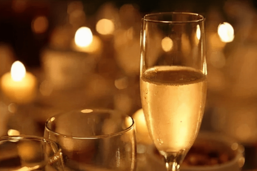 余味|红酒知识 | 品鉴红酒的八大讲究!