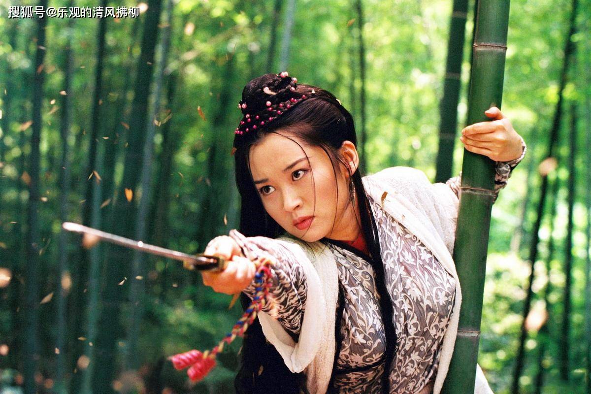 一身|同样演任盈盈，谁英姿飒爽，谁明艳不可方物，谁是书中走出来的