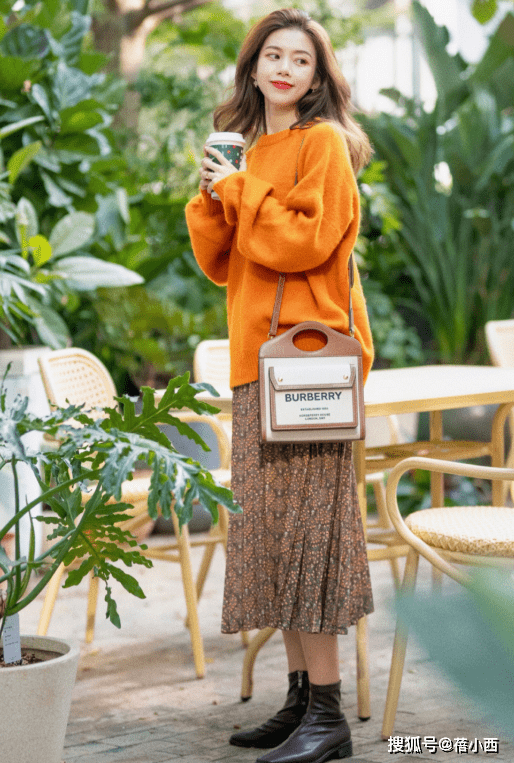 黑色 建议多穿“针织衫”，选择这4种颜色，搭配半身裙、牛仔裤很时髦