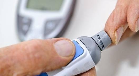 血糖|不管男女，如果舌头有3个“特点”，可能“糖尿病”离你不远了