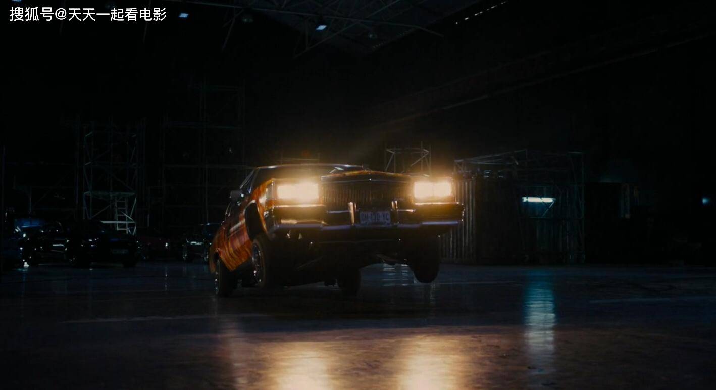 因为|人气车模不爱男人爱上车，事后意外怀孕，为隐瞒用发簪捅杀胎儿