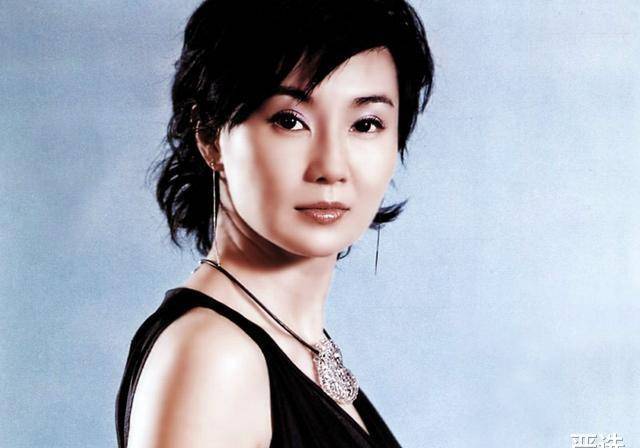 画眉章子怡纯素颜露面,没画眉毛气质大跌?40岁的状态很真实