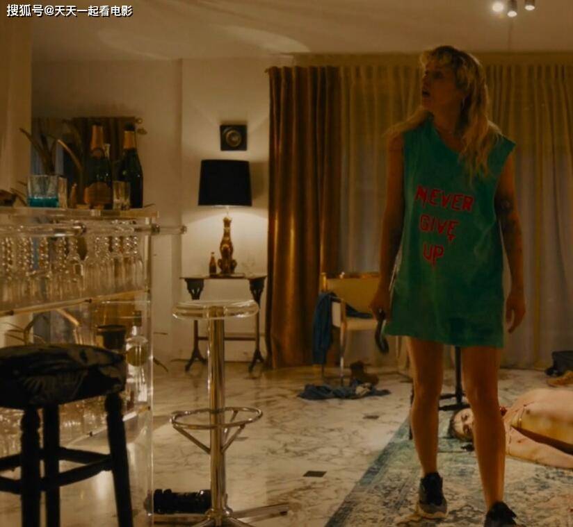 因为|人气车模不爱男人爱上车，事后意外怀孕，为隐瞒用发簪捅杀胎儿