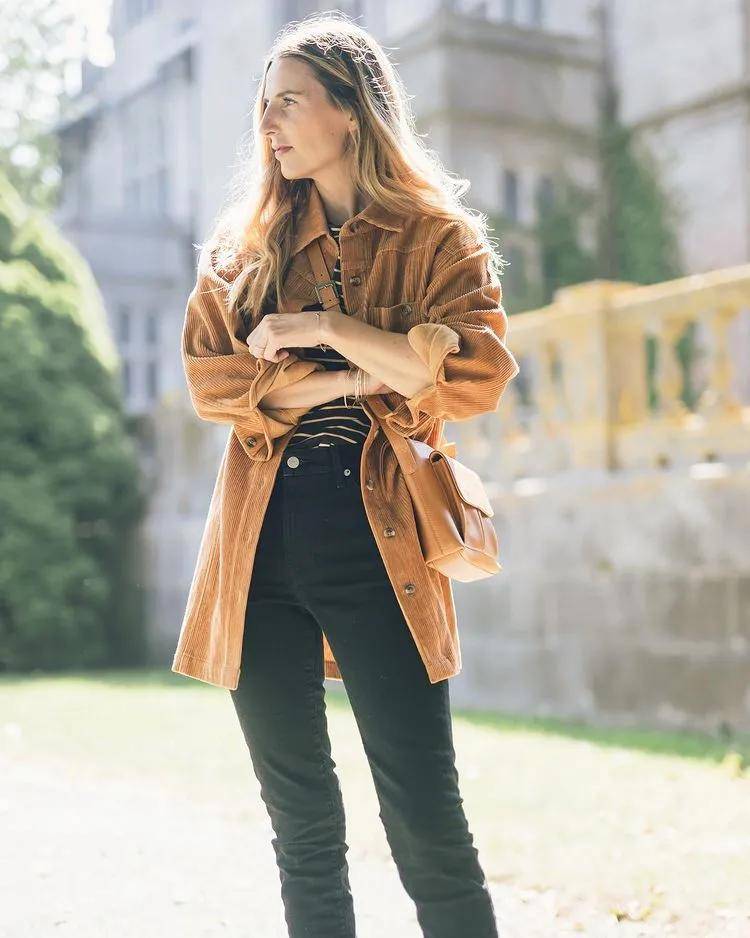 什么 初冬日本博主街拍 大衣里面都穿什么看看她们的搭配吧