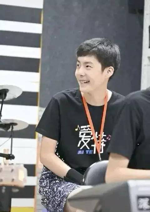 陶笛品牌排行_吹陶笛的“星星少年”小岱