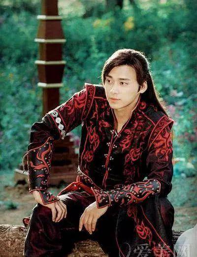 因为|李易峰：不输别人的颜值，赢了自己的实力