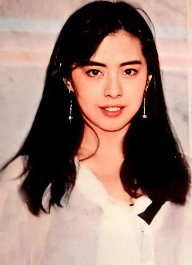 双颖“黑长直”惊艳众人的12位女星，双颖甜美娜扎性感，王祖贤难超越