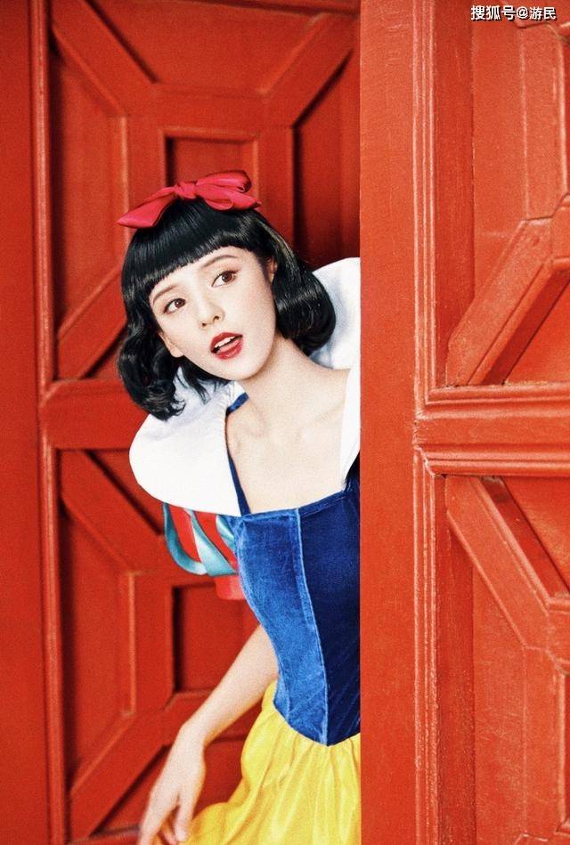 张予曦 张予曦自带少女气息，天蓝色公主裙上身太俏皮，甜美又可爱