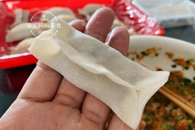 小孩|全家最爱的胡萝卜鲜肉锅贴，提前包好冻起来，早上8分钟搞定早餐