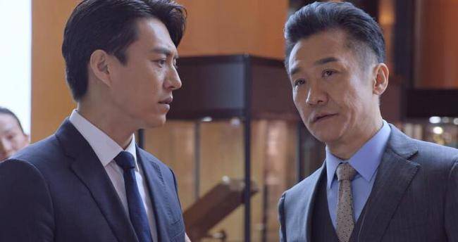 原创同样是突围主演靳东和黄志忠有何差别闫妮的评价一语中的