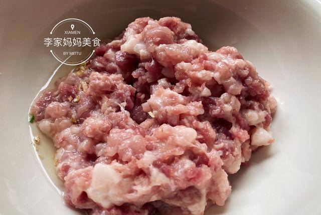 小孩|全家最爱的胡萝卜鲜肉锅贴，提前包好冻起来，早上8分钟搞定早餐