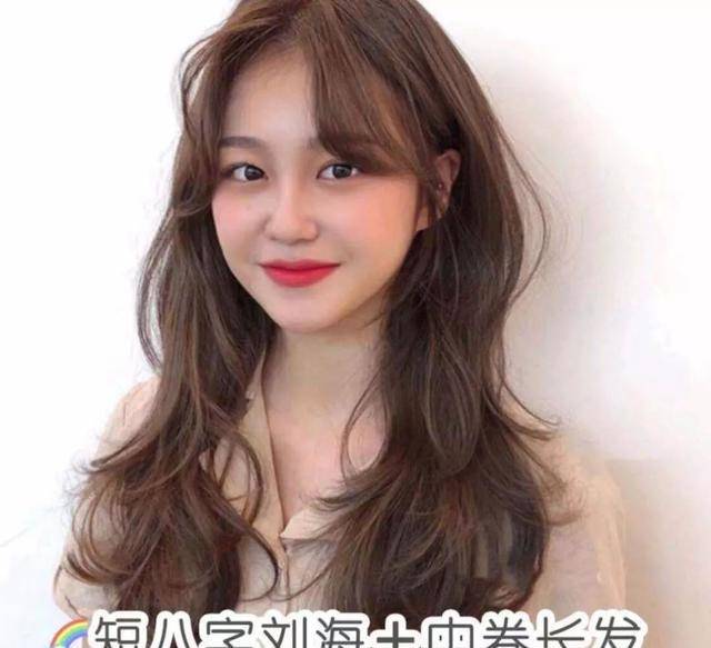 卷发秋季百搭女生卷发发型|甜美来袭