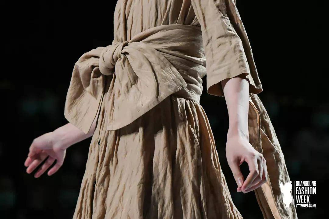 广州 2021广东时装周-秋季秀场直击：李小燕高级定制