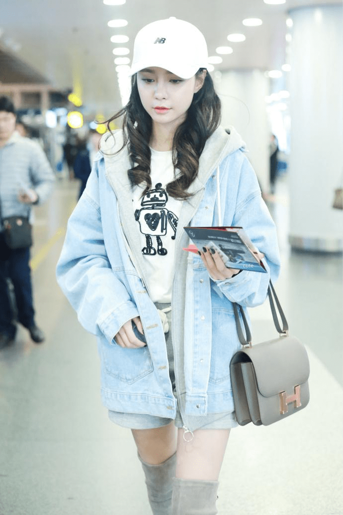 颜色 沈梦辰与未来婆婆关系真不错，平时出门穿得像个孩子，休闲还保暖