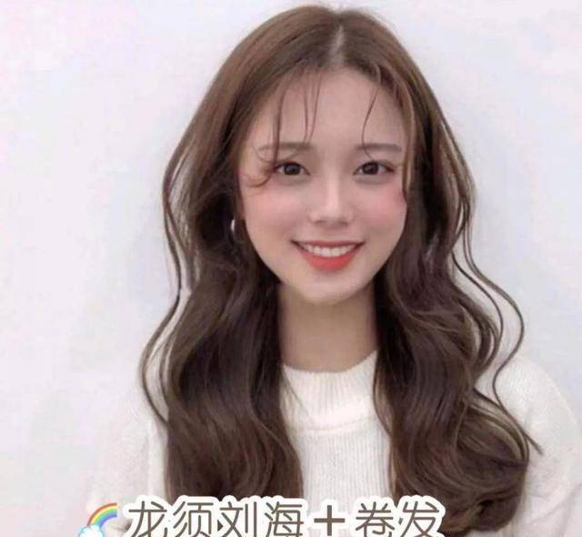 卷发秋季百搭女生卷发发型|甜美来袭