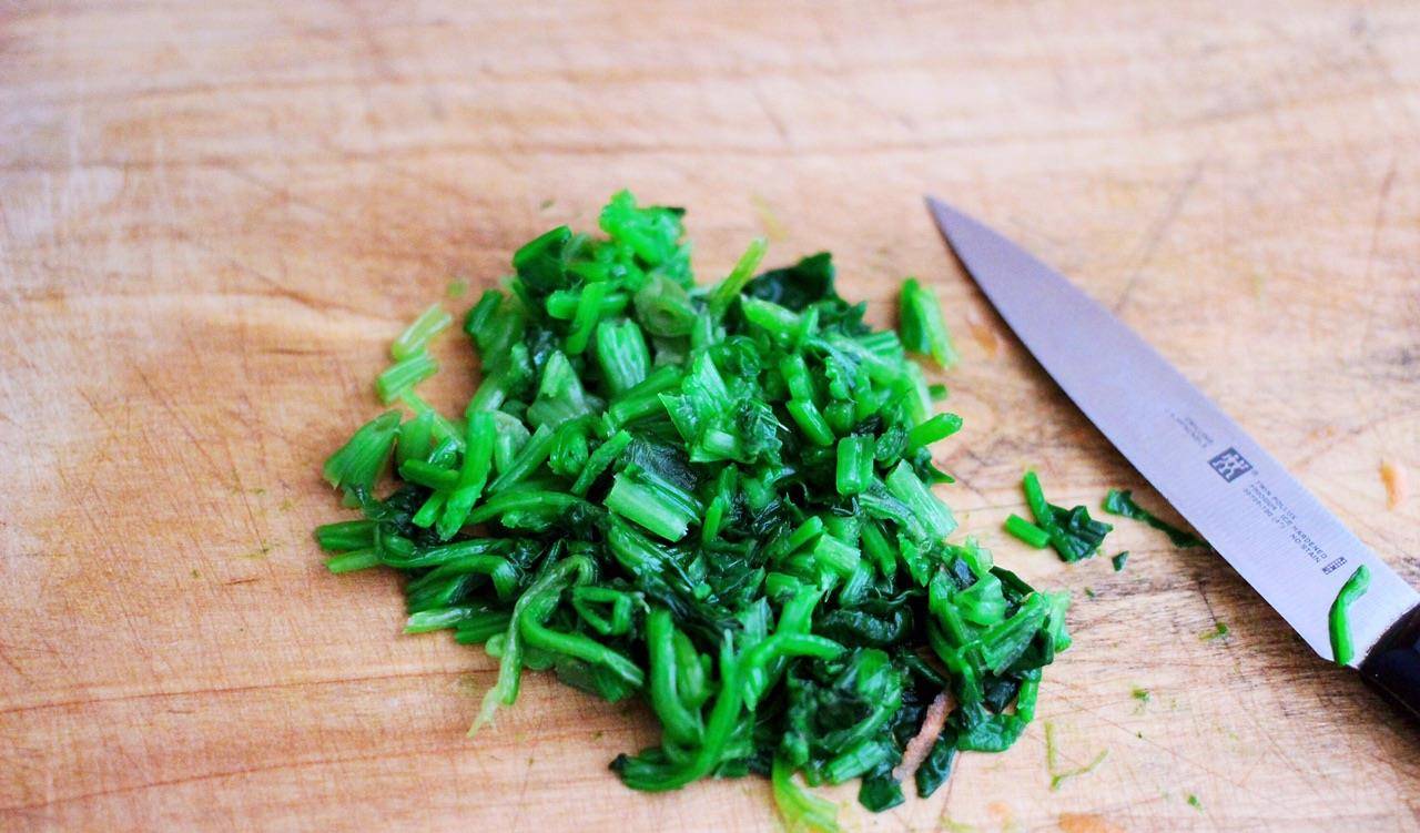 加入适量|早餐蛋饼新方法,不发面,不揉面。3分钟就出锅,软糯有层次