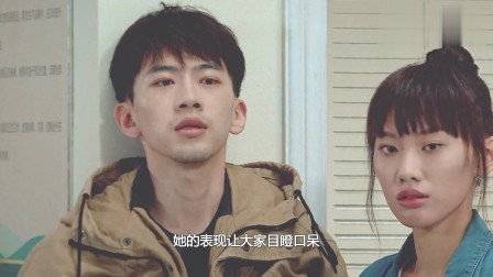 什么|风情女人闫妮，当了17年单亲妈妈，把女儿带进演艺圈，母女同演《突围》