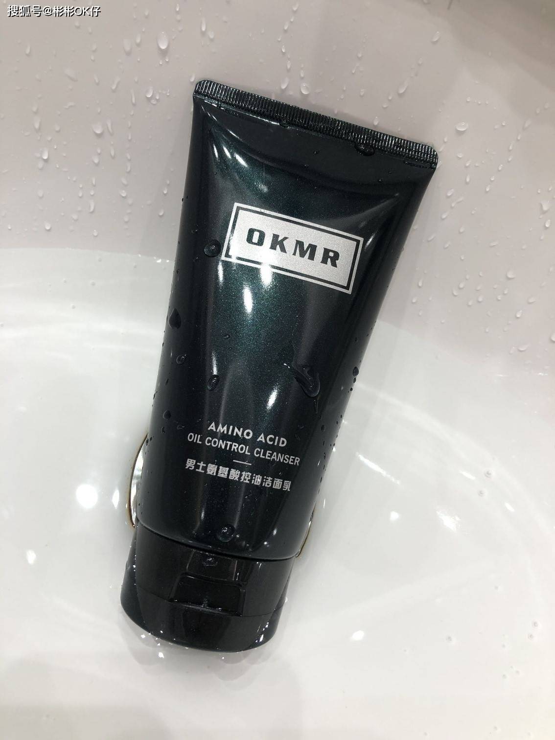 丘疹明星离开精修也一般?明星与普通人颜值最大区别是五官还是皮肤?