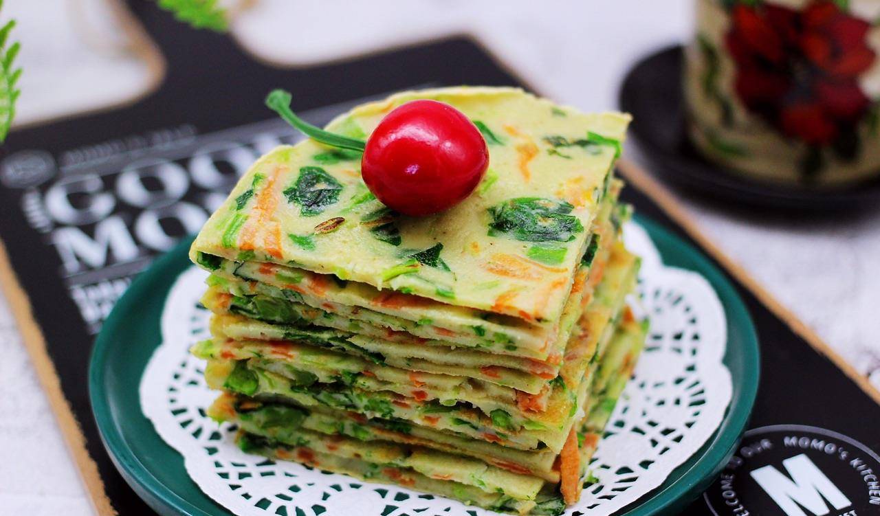 加入适量|早餐蛋饼新方法,不发面,不揉面。3分钟就出锅,软糯有层次