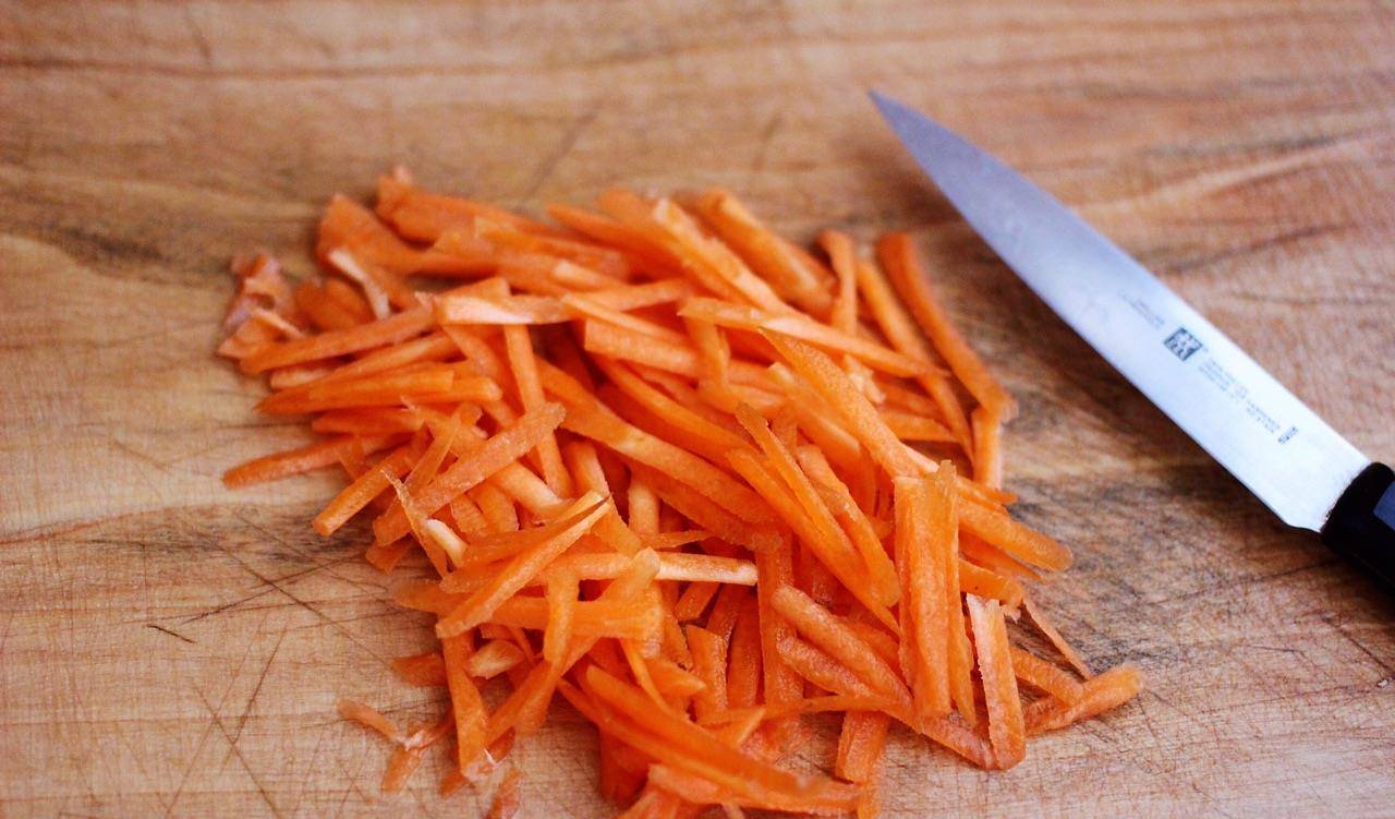 加入适量|早餐蛋饼新方法,不发面,不揉面。3分钟就出锅,软糯有层次