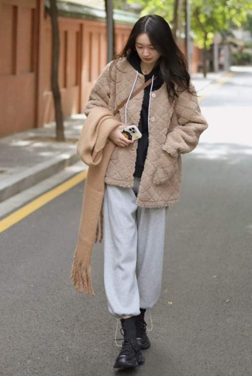 下半身 想要把羊羔毛外套穿出高级感!掌握这几套穿搭法则,好看又减龄