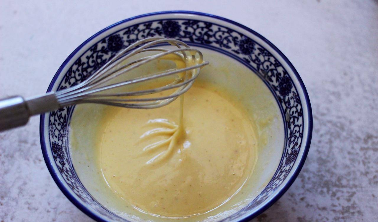 加入适量|早餐蛋饼新方法,不发面,不揉面。3分钟就出锅,软糯有层次