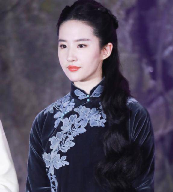 因为|弃用AI换脸，网传《青簪行》在横店布景重拍，新男主和杨紫全在？