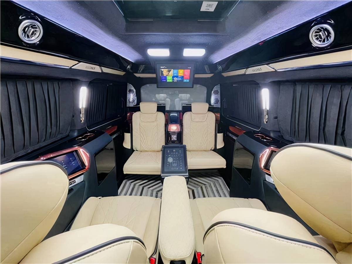 奔驰v260l豪全隔断四座商务车多项优点值得邀您品鉴