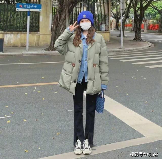 米色 短款羽绒服才是yyds，显瘦又显高，气质范儿女神必备