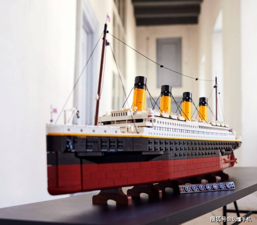 乐高lego年度巨献泰坦尼克号拼装模型9千多块积木再现震撼经典
