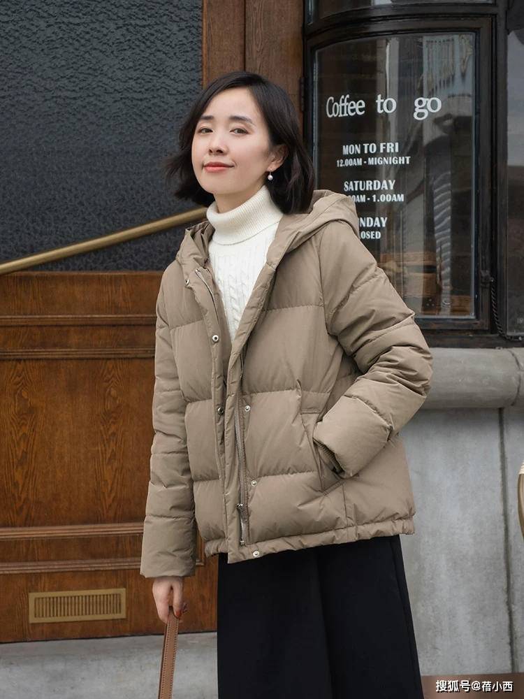 颜色 冬季穿啥保暖又时髦？王牌单品“羽绒服”，搭裤子、半身裙真洋气