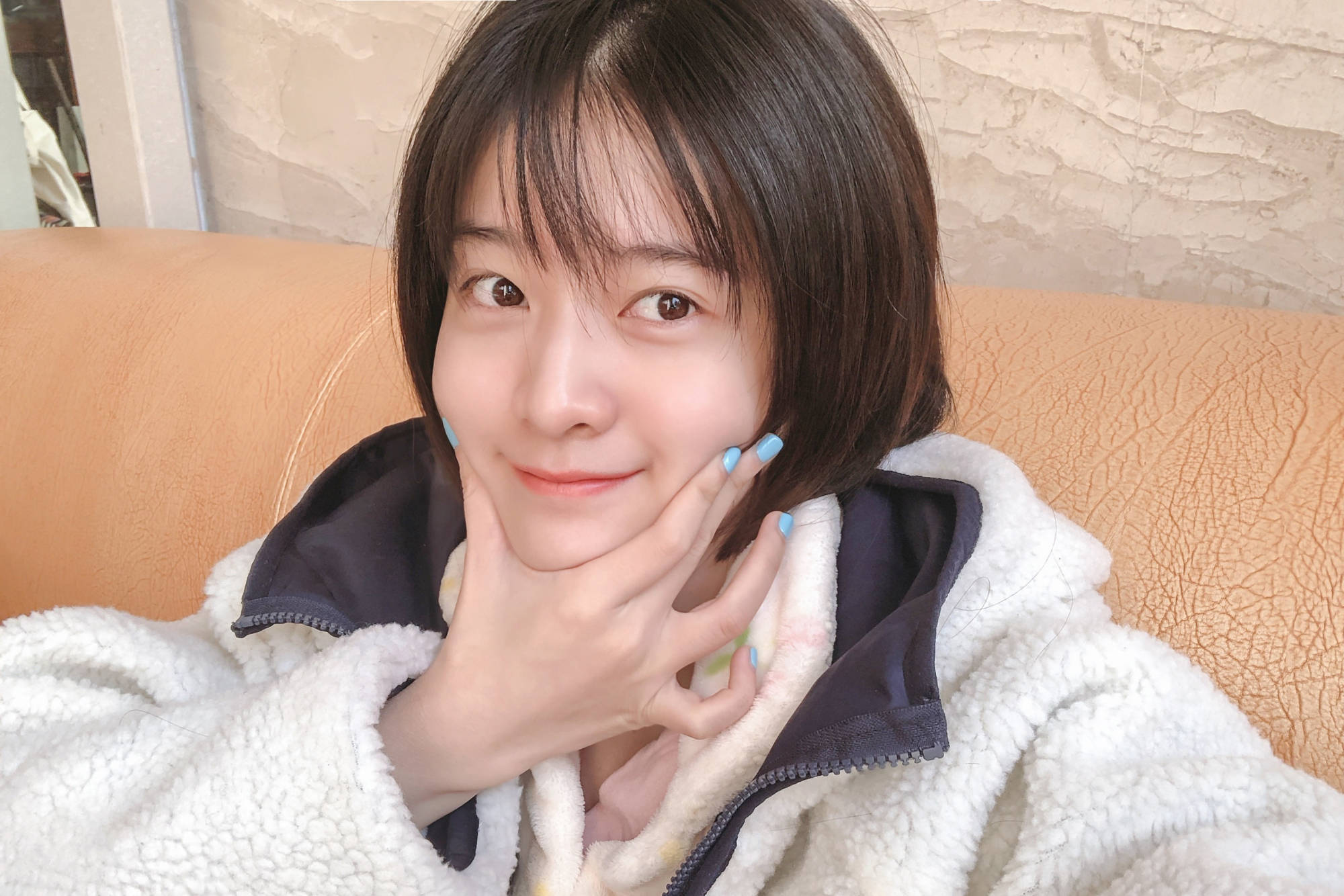 马尾 女明星素颜晒自拍，张雪迎睡衣加外套，吴宣仪马尾配卫衣！