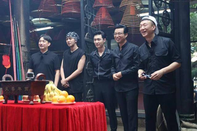 严敏|极挑导演严敏也不灵了？高价买入综艺版权，网友：非跟主流对着干