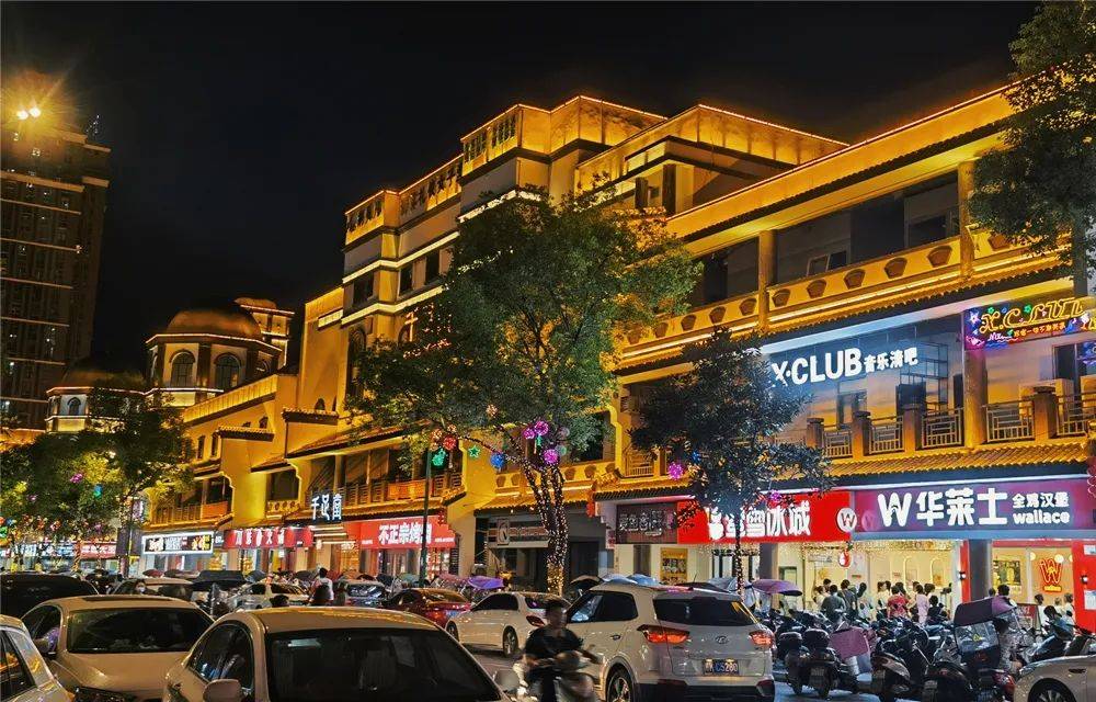 新余赣西民俗风情商业街地处萍乡市安源区,全长约880米,总建筑面积4万