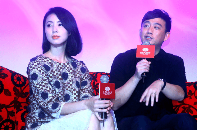 显得 黄磊老婆孙莉颜值真抗打,生图下脸上也没什么皱纹,看着还很年轻