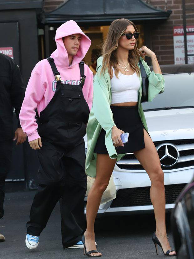 贾斯汀比伯 贾斯汀比伯与爱妻外出，力推好友新款椰子鞋，海莉展示腿精本色