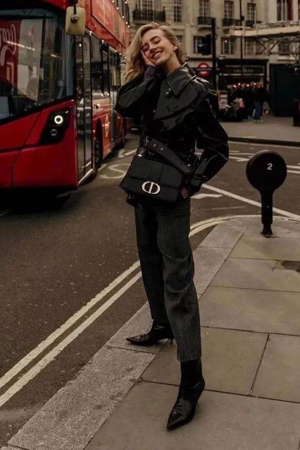 灯芯绒 别再穿高跟鞋了，奶奶裤+短靴才是今年秋冬最流行！