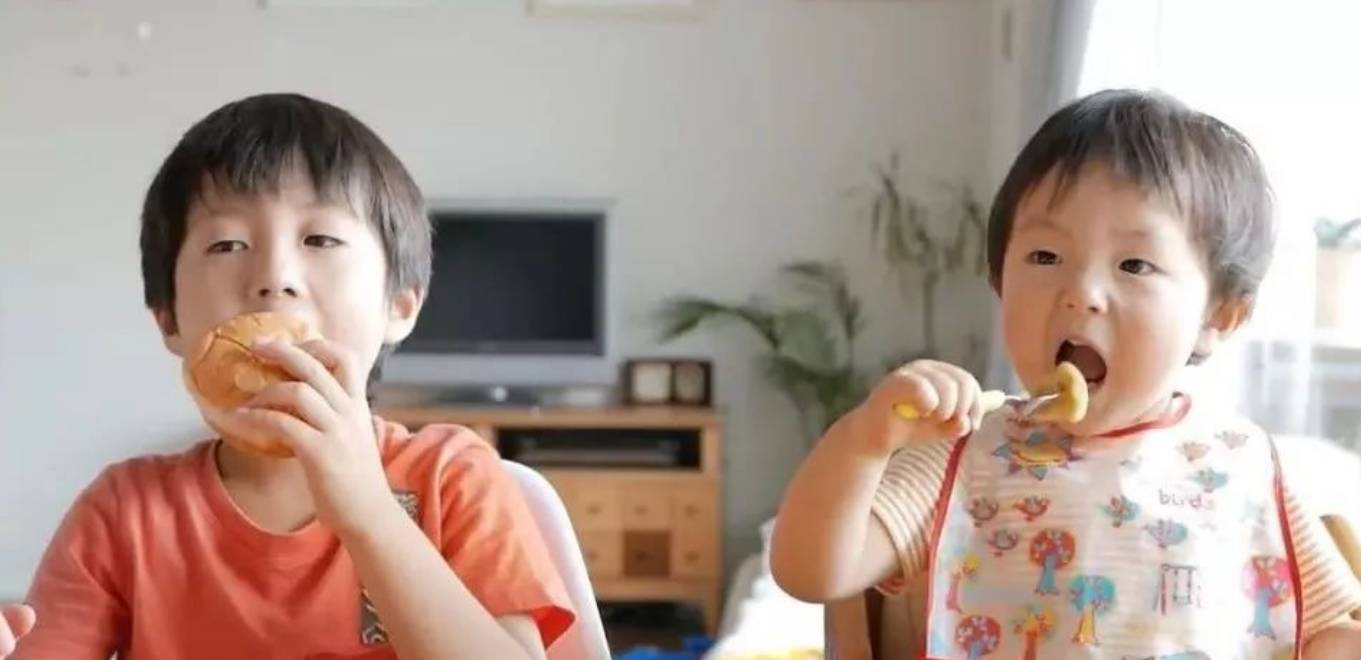 食品|我们的孩子正在被“催熟”,这些“黑名单”零食,宁可扔掉也别给娃吃